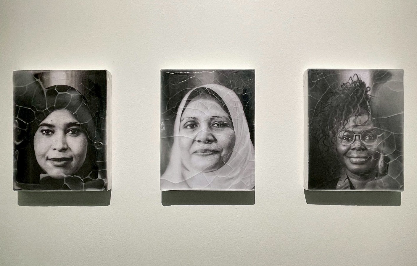 根源的な「顔」が映す、人類の痛みと尊厳：井上廣子／Hiroko Inoue